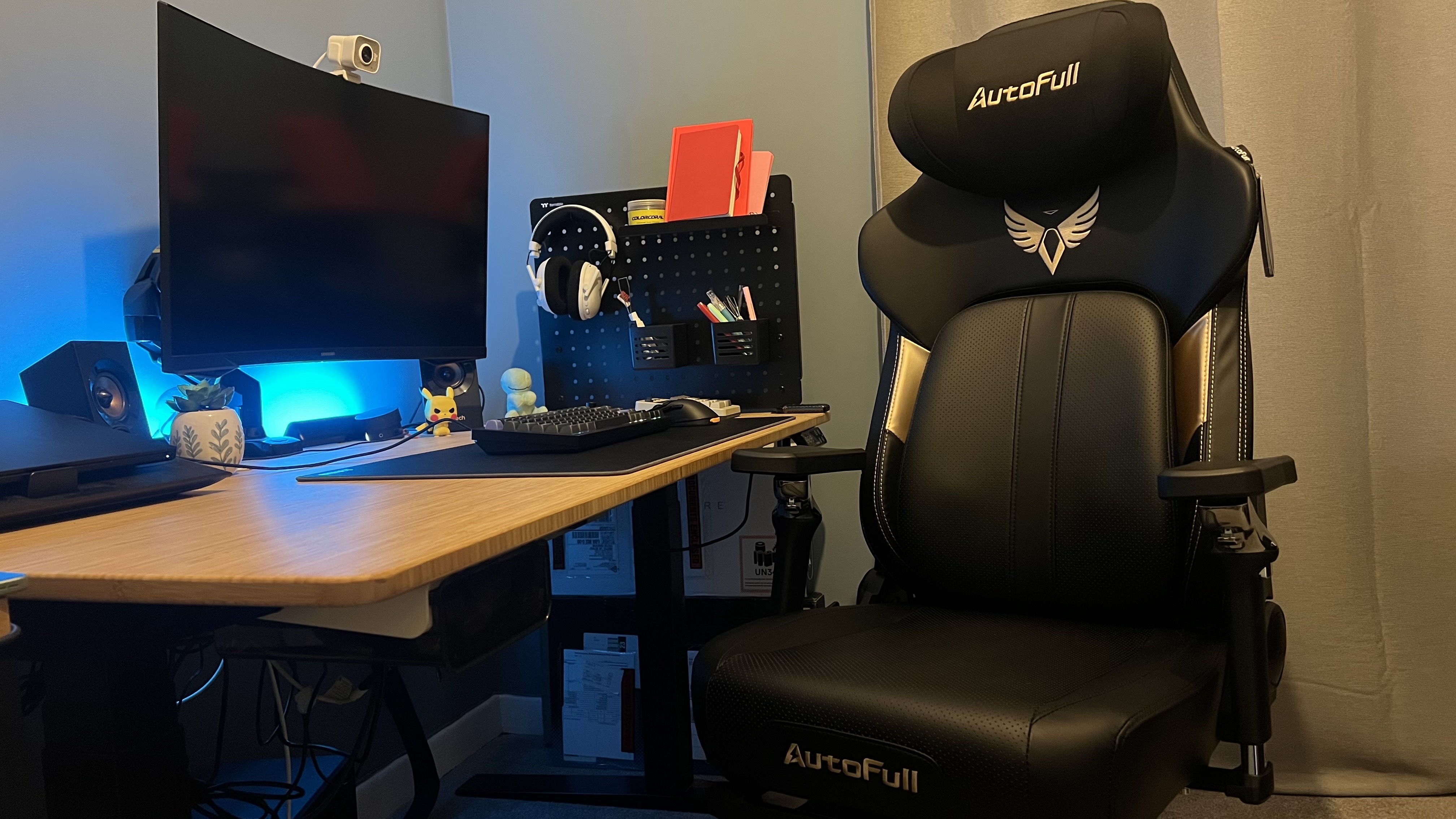 Autofull M6 Ultra 2.0 gaming chair in a desk setup