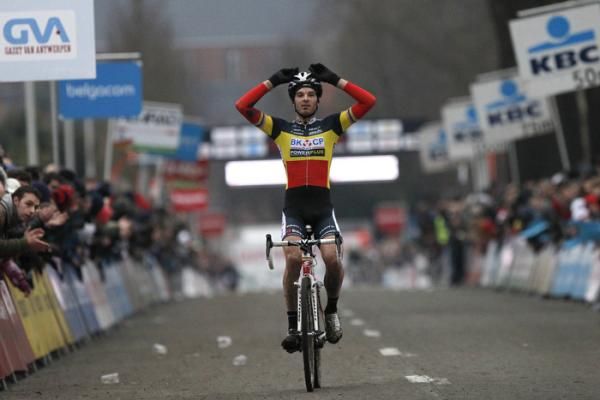 Belgian champion Niels Albert (BKCP-Powerplus) celebrates his victory in Loenhout