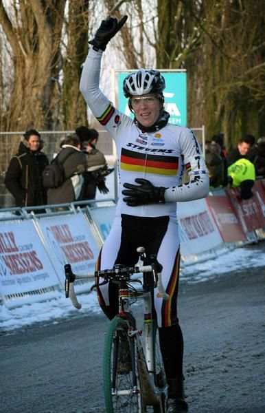 Hanka Kupfernagel (Itera-Stevens) celebrates her victory in the Scheldecross.