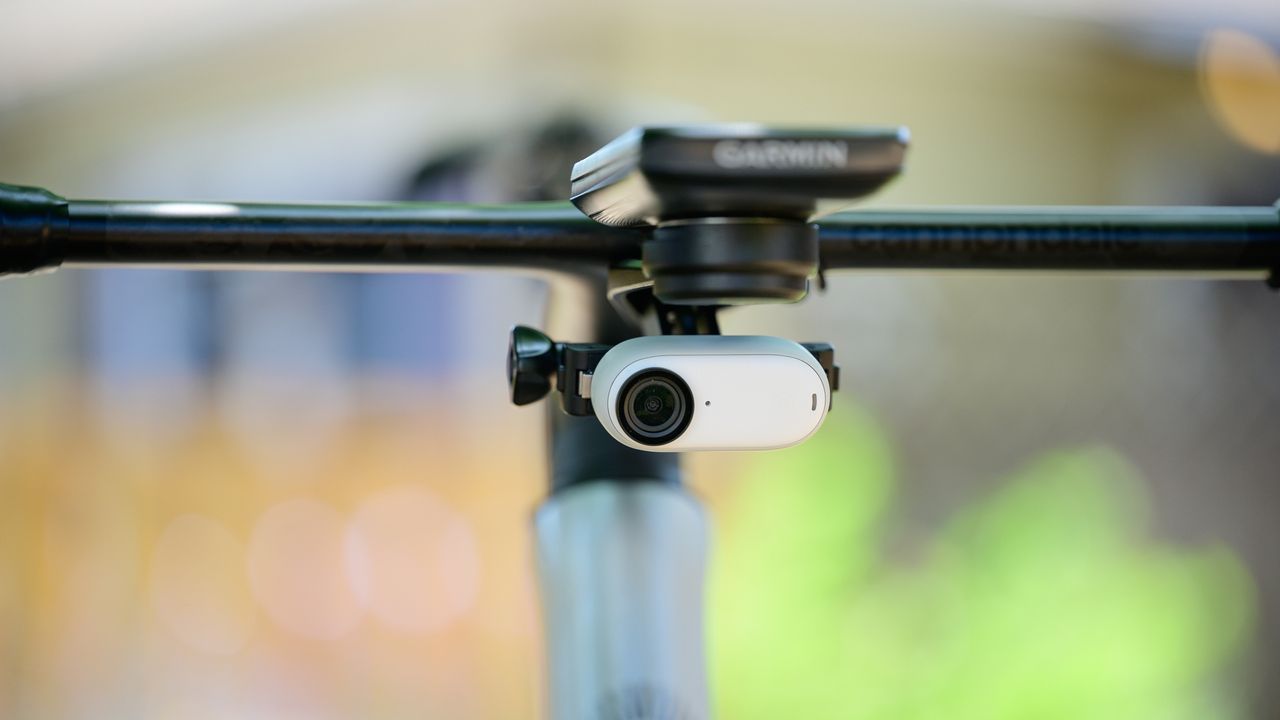 Insta360 Go 3 quick release mount on bike