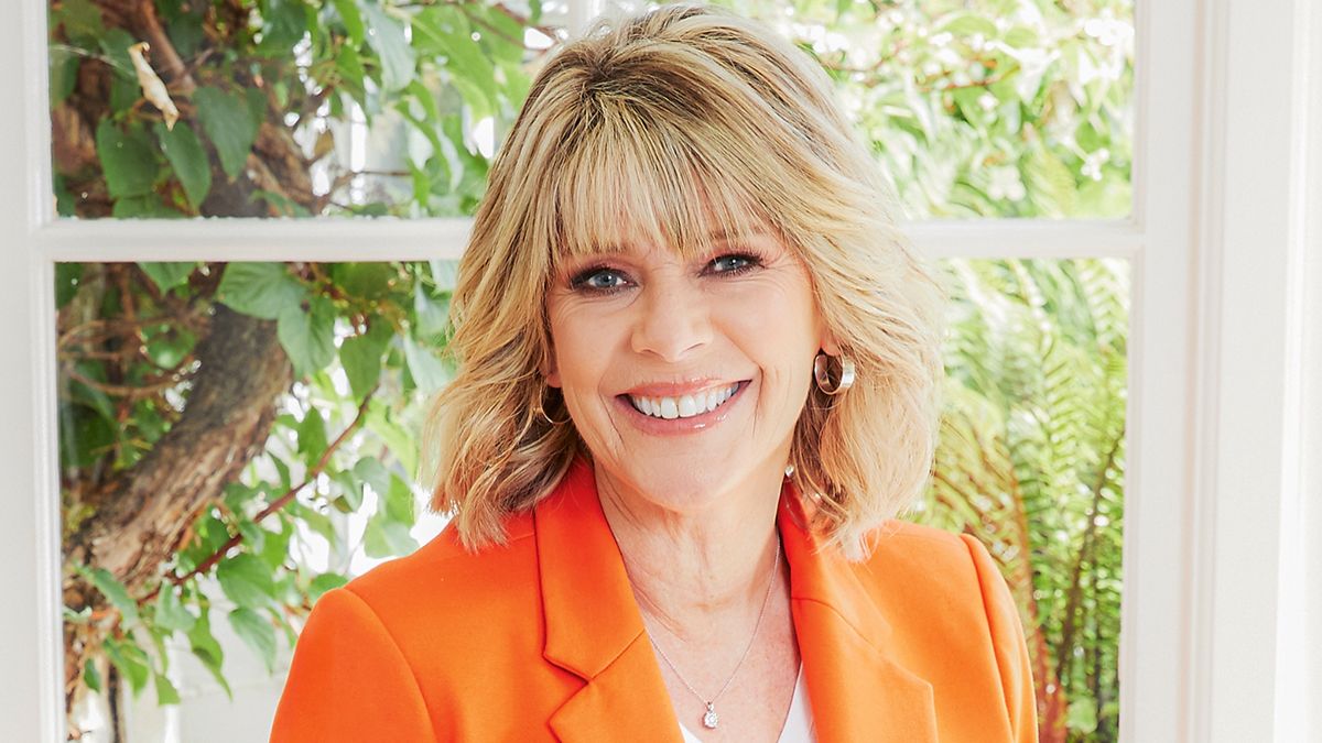 Ruth Langsford révèle son secret pour avoir des cheveux plus fournis après qu'ils soient «plus fins à la ménopause»