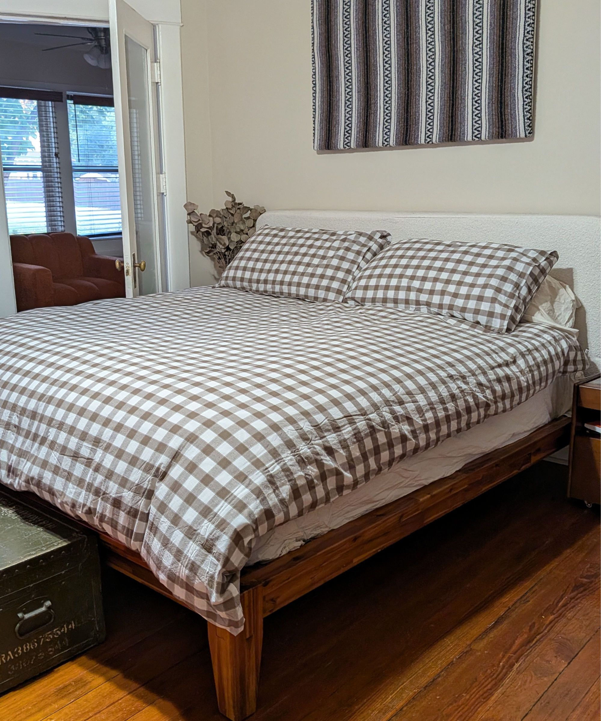 A king-sized plush option of the Avocado Luxury Organic Mattress made with bedding.