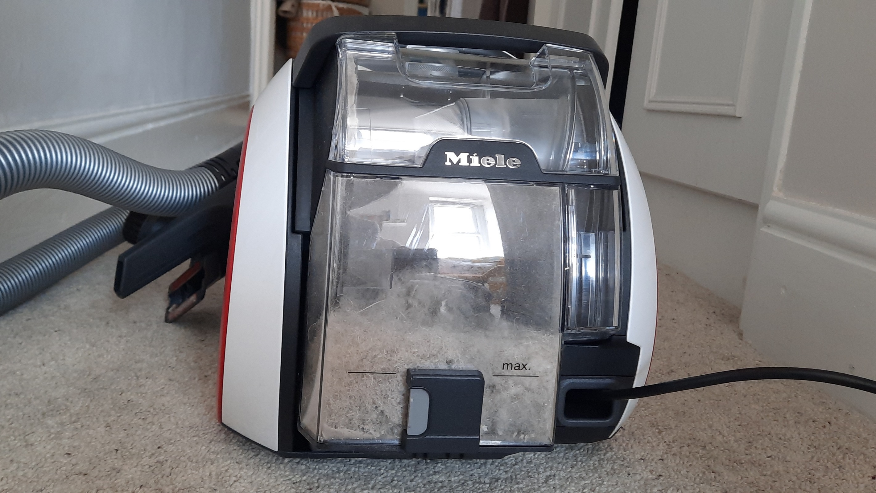 miele cx1 powerline at max level on bin