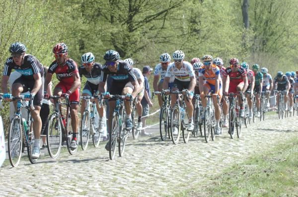 Mathew Hayman, Manuel Quinziato, Fabian Cancellara, Juan Antonio Flecha, and Thor Hushovd in the Arenberg forest