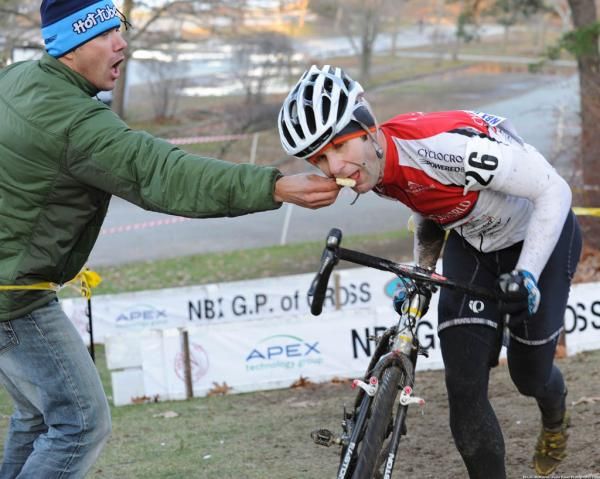 Brian Wilichoski (CyclocrossWorld) takes a cookie feed.