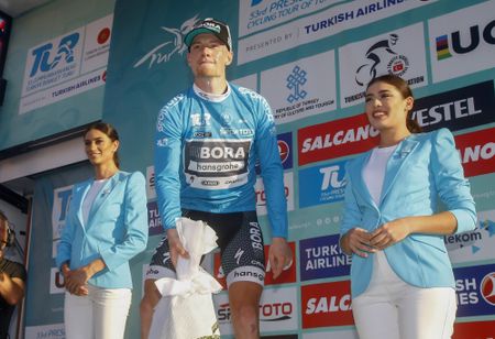 Sam Bennett on the podium again in the leader's jersey