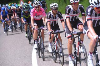 Sunweb leading Tom Dumoulin through stage 11 of the Giro d'Italia