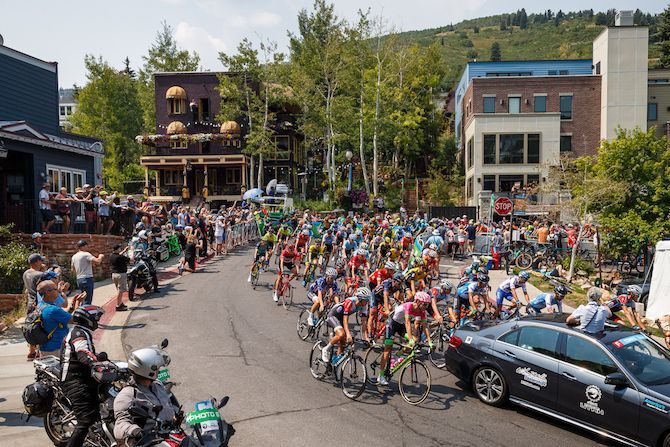 The peloton rolls through for a neutral lap of Park City before heading out on the route of stage 6 of the 2018 Tour of Utah