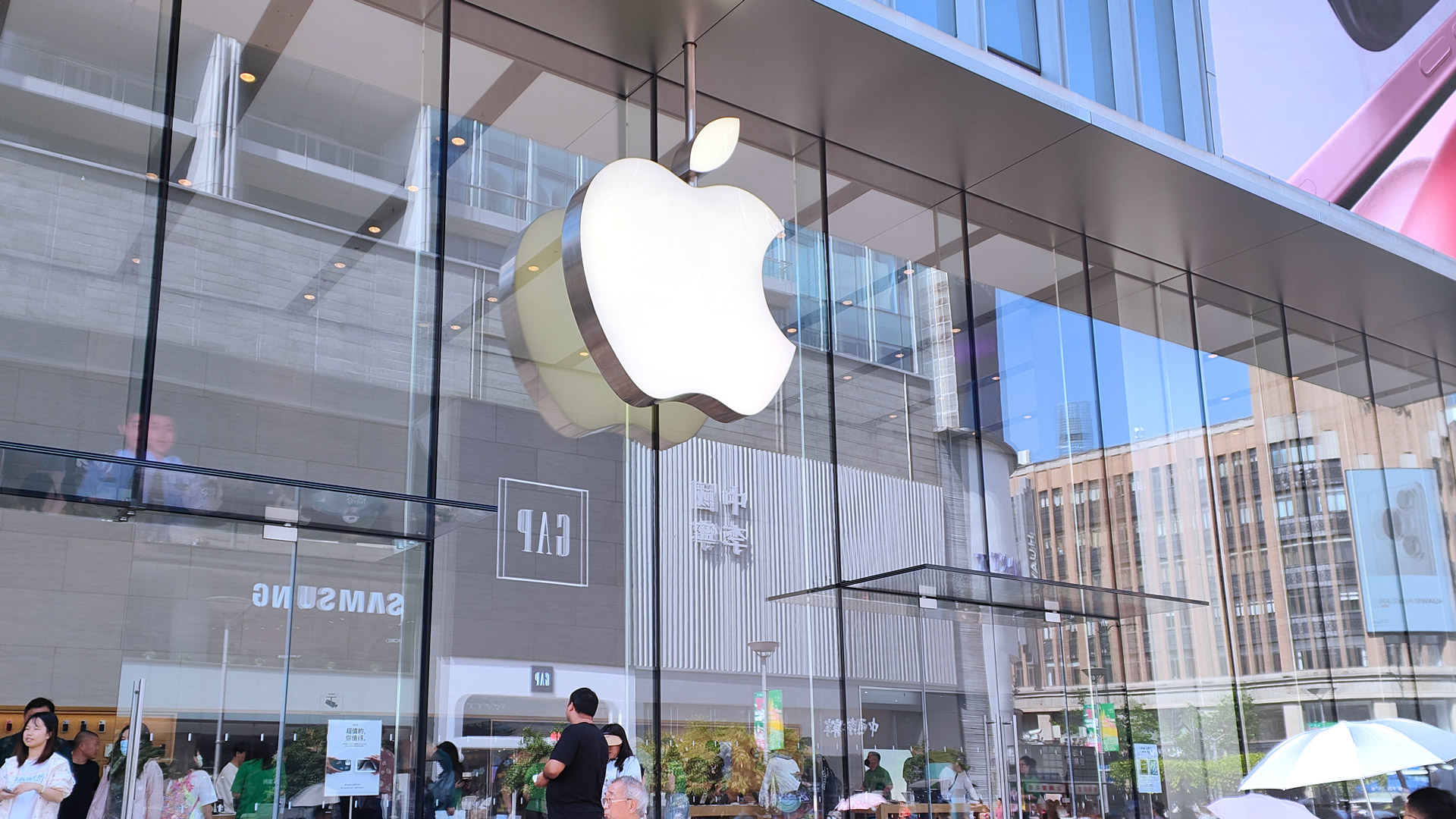 An Apple Store showing the Apple logo