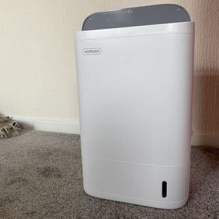 Vonhaus dehumidifier on grey carpet