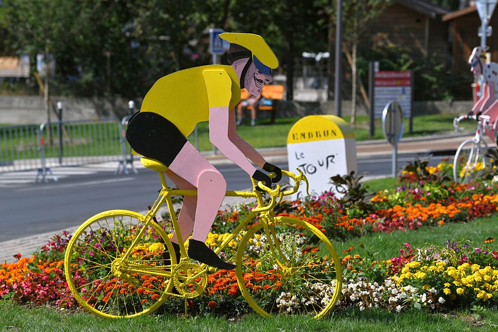 Tour de France stage 18 start in Embrun