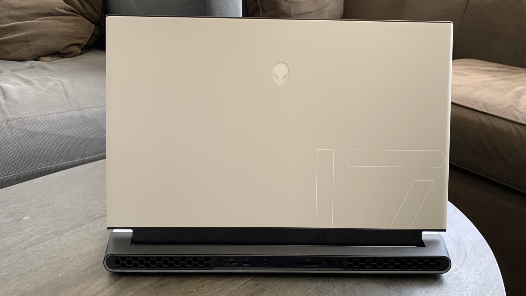 Alienware M17 R3评论 飞船级动力，飞船级需要 Tom的硬件