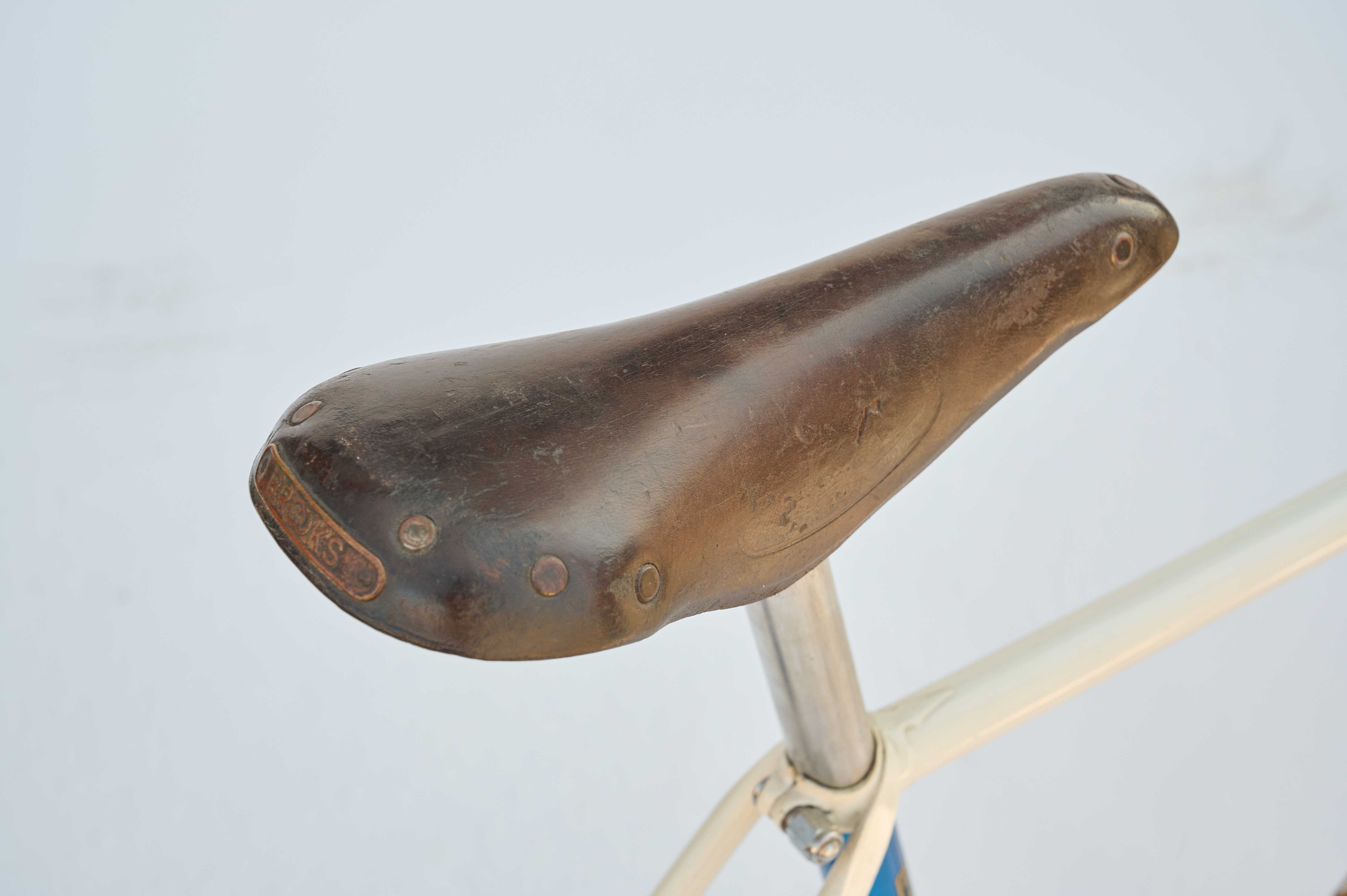 Brooks saddle on Hetchins track bike