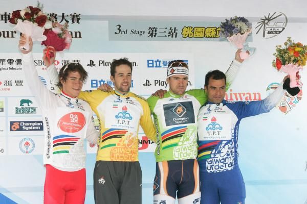 The jersey winners at the end of stage 3