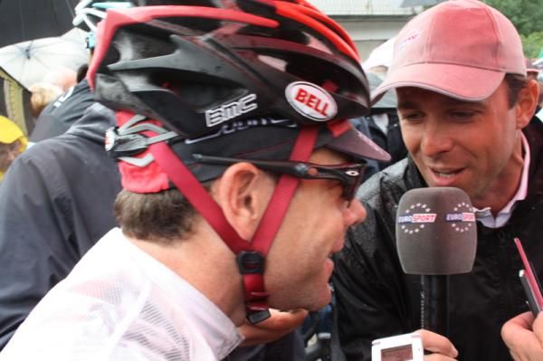 Cadel Evans (BMC) talks to the media at the start