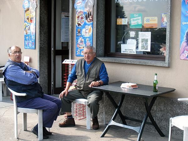 Locals promised to be there when the riders weave through and saved a seat (and beer) for Cyclingnews.
