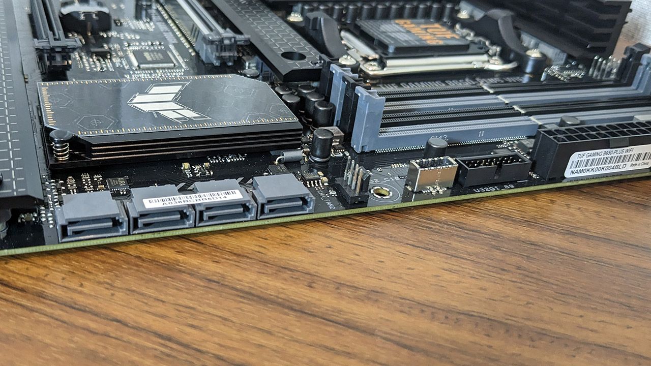 Asus TUF Gaming B650-Plus WiFi SATA and front I/O
