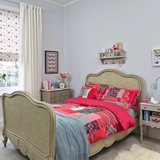 Give a neutral bedroom