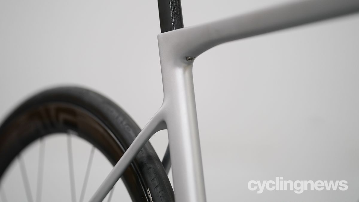 Ventum NS1 detail showing seatpost adjustment