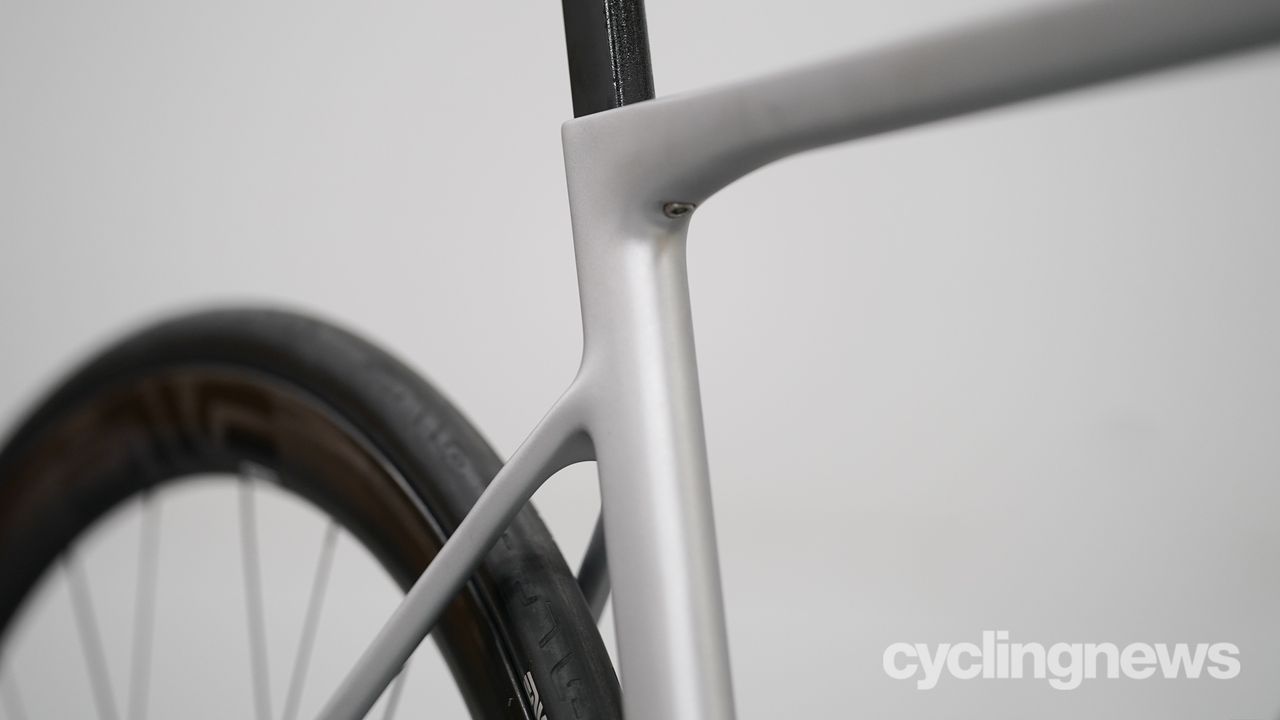 Ventum NS1 detail showing seatpost adjustment