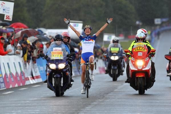 Marianne Vos (Rabo Women) celebrates victory in Plouay and the 2012 World Cup