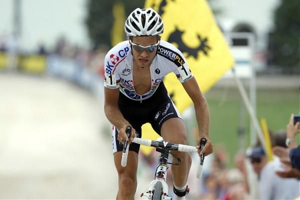 Niels Albert races to his solo win.