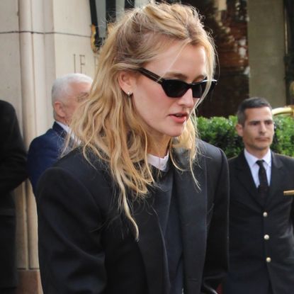 Sarah Pidgeon was spotted in Paris Fashion Week carrying a brown Balenciaga Rodeo bag 