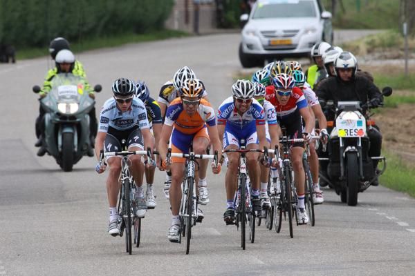 A large breakaway escaped after the Cauberg.