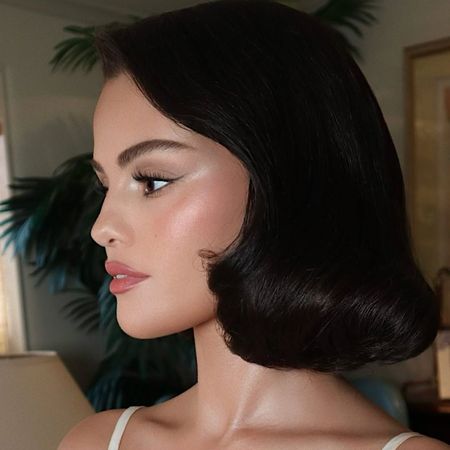 An image of @selenagomez that depicts her blunt bob
