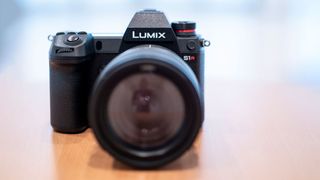 Panasonic Lumix S1R