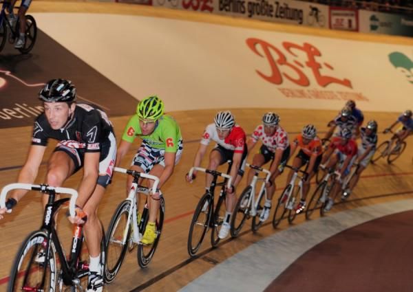 Peter Schep leads the field.