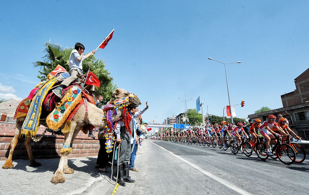 Local fans watch stage 8 pass by at the Tour of Turkey.