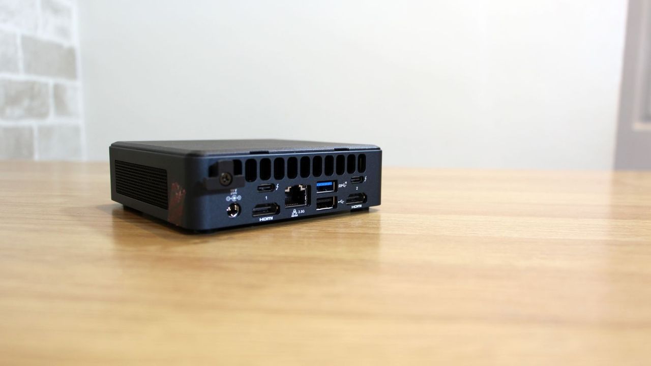 Intel NUC 11 Pro ports