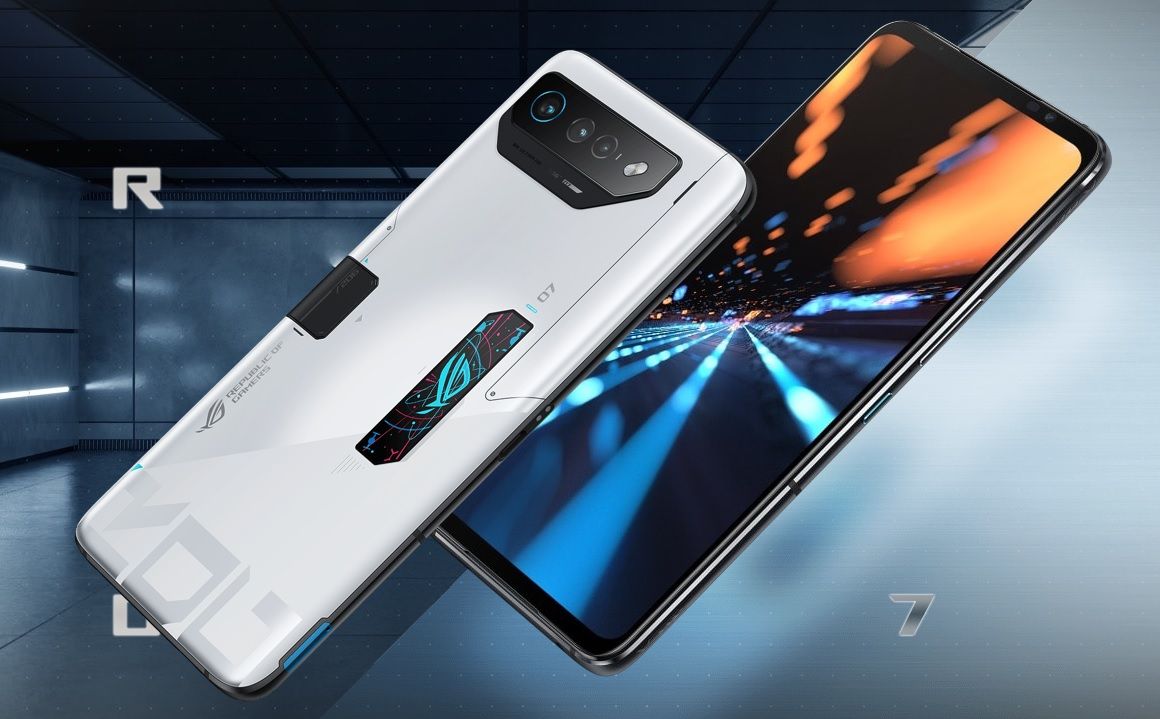 The ASUS ROG Phone 7 Ultimate's front and back.