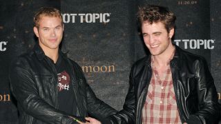Robert Pattinson and Kellan Lutz at a Twilight premiere in 2009. 