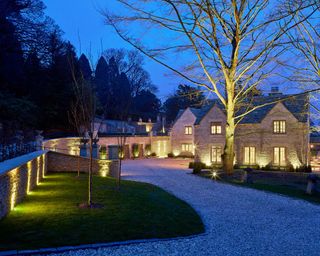 gravel driveway with landscaping lighting from John Cullen Lighting