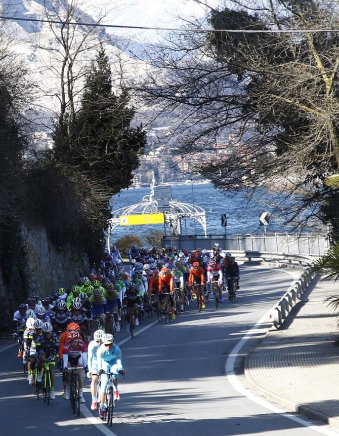 The peloton in action during the GP Nobili Rubinetterie