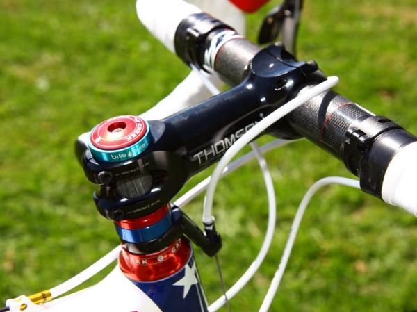 A Bike Pure headset spacer sits atop the Thomson Elite X4 stem.