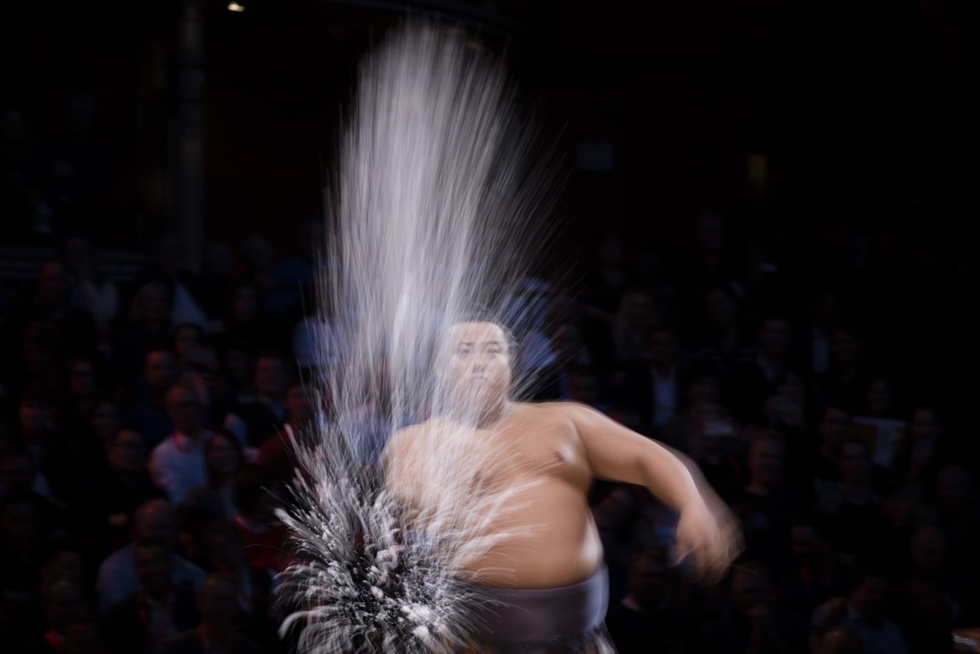 LONDON, ENGLAND - OCTOBER 15: Tobizaru throws salt before his match against Shonannoumi during day one of The Grand Sumo Tournament at Royal Albert Hall on October 15, 2025 in London, England. This is the first time since the 1991 event at the Royal Albert Hall that an official Five Day Basho tournament will take place outside of Japan. The tournament will host the most accomplished and elite sumos, including those who have reached the top rank of Yokozuna, and showcase Japan&#039;s rich cultural history and traditions. (Photo by Ryan Pierse/Getty Images)
