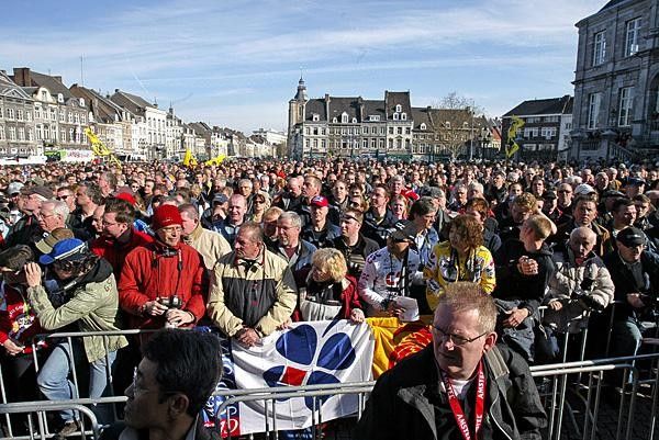 The start in Maastricht was witnessed by a lot of spectators