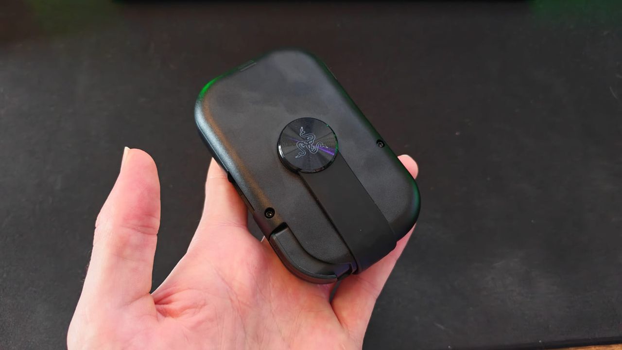 "It folds down to the size of a credit card" - Razer's mobile controllers were getting too bulky so it's launching a foldable one you can carry around in your pocket