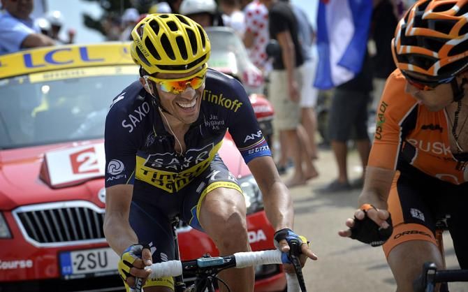 Alberto Contador (Saxo-Tinkoff) struggles on the final kilometer
