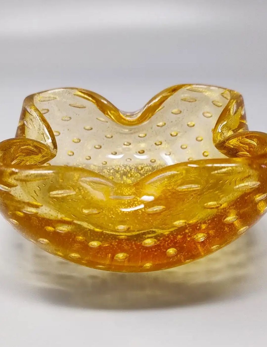 1960s Gorgeous Ashtray or Catchall in Bullicante Murano Glass by Flavio Poli.