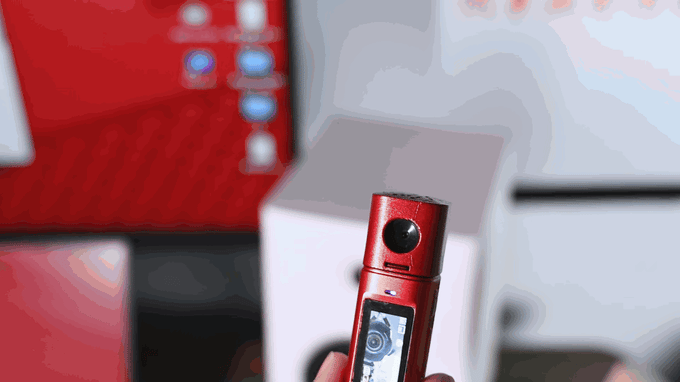 The SNYP Pocket camera rotating lens