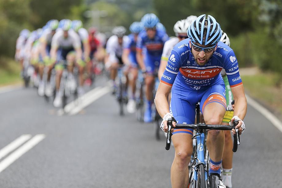 Neil Van der Ploeg driving the bunch