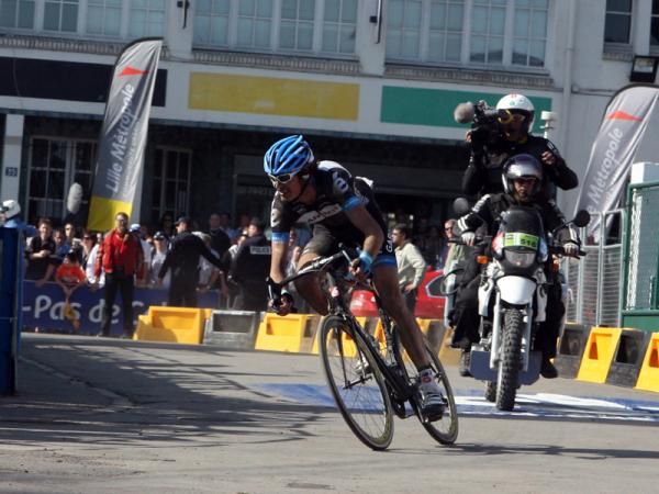 Johan Van Summeren (Garmin-Cerv&eacute;lo) enters the hallowed grounds of the Roubaix velodrome by himself with a comfortable margin back to his chasers.