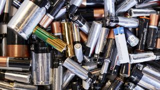 rechargeable or disposable batteries: single-use batteries