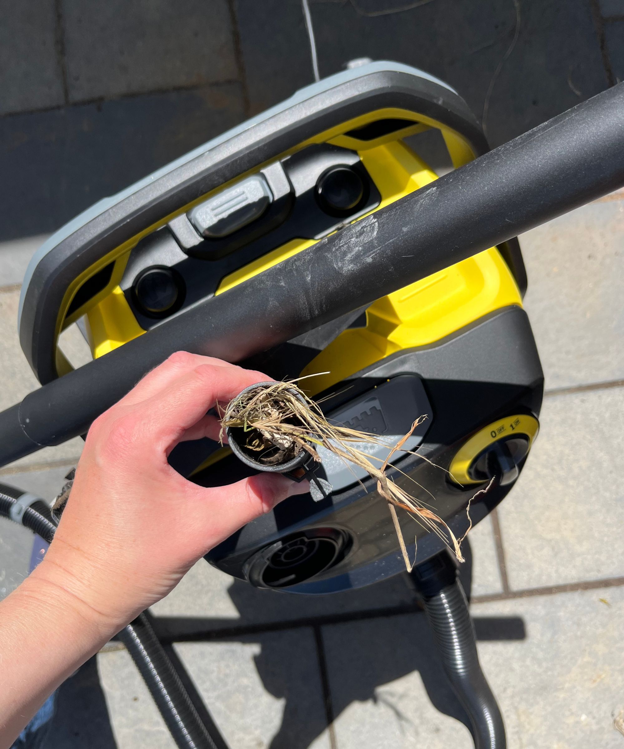 Karcher WD5 P with blocked hose after cleaning patio