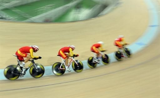People's Republic of China en route to a bronze medal in the men' team pursuit.
