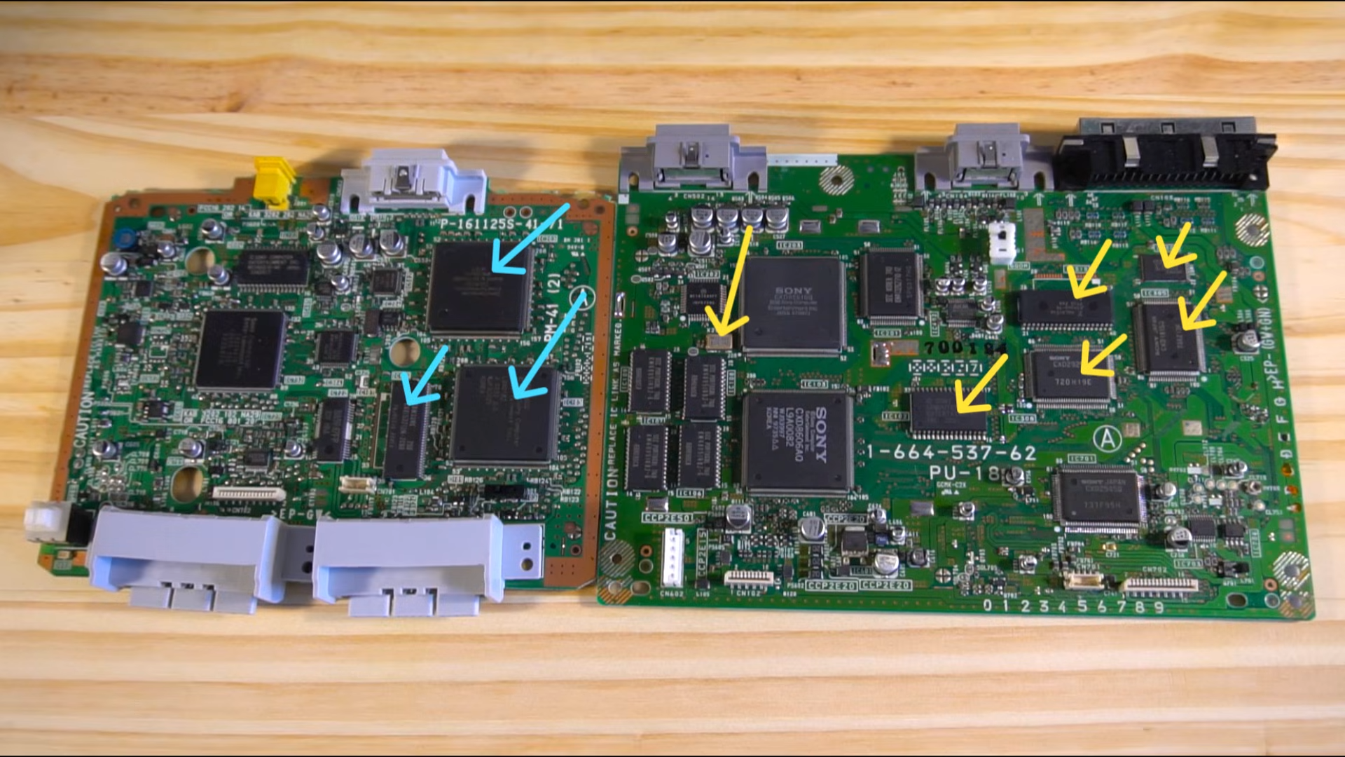 جهاز PlayStation الهجين، تم إنشاؤه من خلال الجمع بين مكونات من وحدتي تحكم PS1 مختلفتين ودمجهما مع لوحة XStation وHDMI